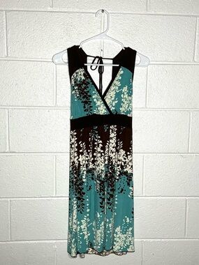 < Vintage Y2K Charlotte Russe Floral Sleeveless V-Neck Dress >